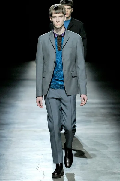 Look 17